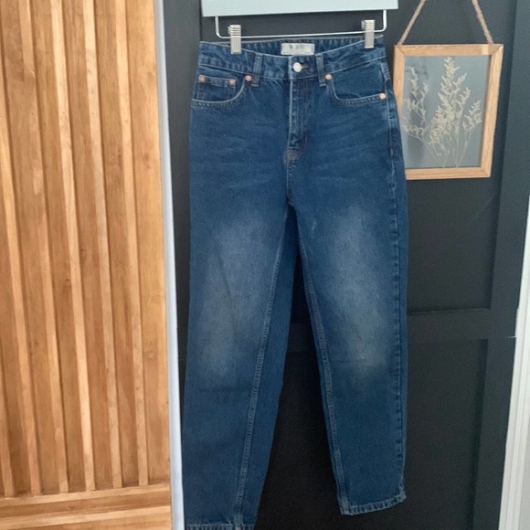 Free People‎ We the Free High Rise Mom Jeans. Size 26x27 - Picture 2 of 12